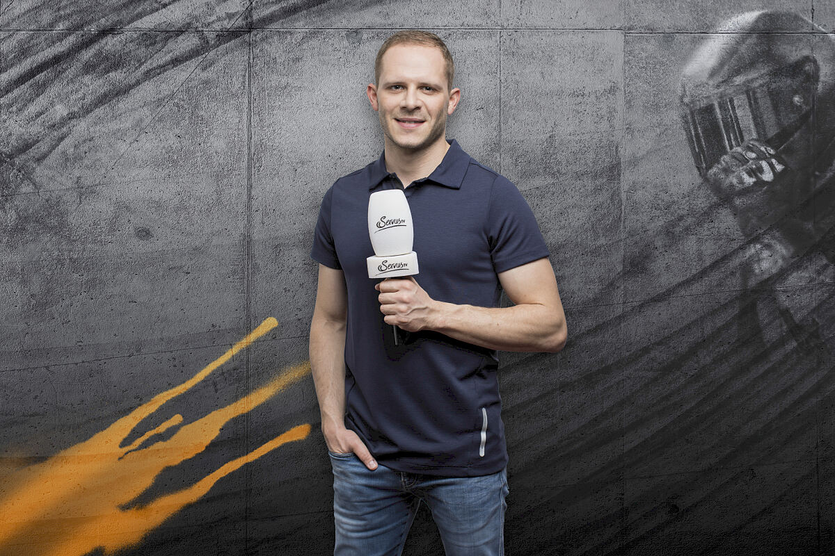 PW - 00 - MotoGP On-Air Team